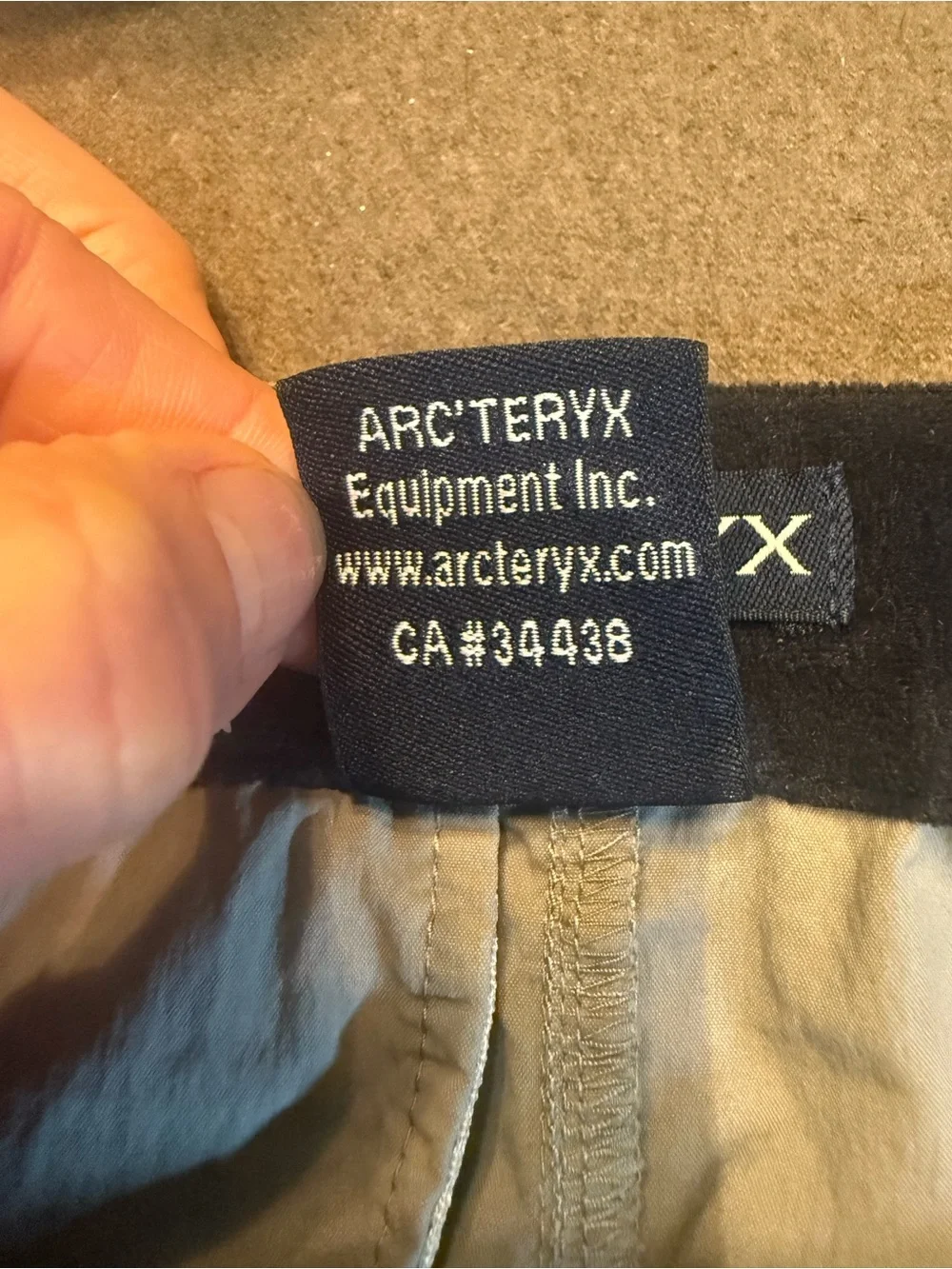 Men's knee length cargo shorts